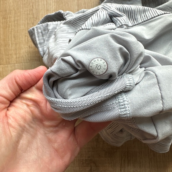 EUC Heather Gray Lululemon On The Fly Size 10 Shorts - Picture 3 of 3